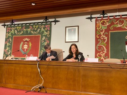 Profesor Raúl Núñez participa en congreso internacional en España