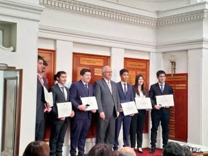 Instituto de Ingenieros de Chile entrega premio Marcos Orrego Puelma a ex alumno EIC