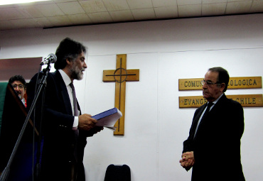 Profesor Kamel Harire recibió distinción de la Comunidad Teológica Evangélica de Chile