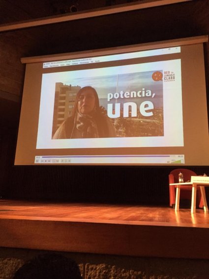 Profesora Claudia Poblete expone en seminario sobre lenguaje claro realizado en Colombia