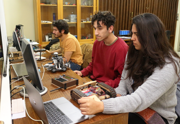 CNT PUCV: Un laboratorio de ingeniería de estudiantes y para estudiantes