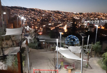 Académica de la Facultad Eclesiástica de Teología y alumnos de la Escuela de Ingeniería Eléctrica pusieron en marcha proyecto con impacto social en Valparaíso