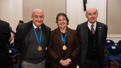 PUCV otorga condecoración “Fides et labor” a la profesora Gabriela Verdugo por su destacada trayectoria