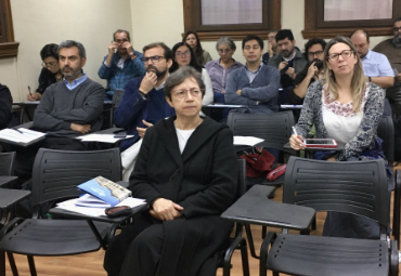 Académicos de la Facultad Eclesiástica de Teología reciben capacitación de Aula Virtual PUCV