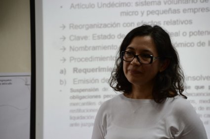 Profesora Lorena Carvajal imparte charla a emprendedores de Viña del Mar