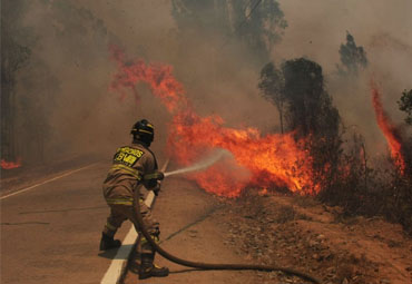 CONAF y CIDSTEM PUCV firman convenio para educación en prevención de incendios forestales