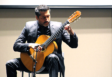 CEA PUCV cierra el año con Concierto de Navidad a cargo del connotado guitarrista Esteban Espinoza