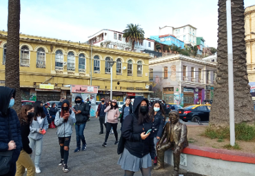 Estudiantes del Instituto de Historia PUCV participan en curso/taller sobre la Historia de Valparaíso y Viña del Mar para estudiantes de liceos técnicos