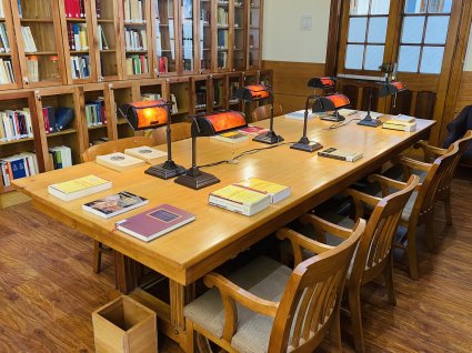 Biblioteca de Derecho PUCV acoge el legado del destacado jurista Alejandro Guzmán Brito