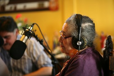 Centenario de la radiodifusión en Chile: Radio UCV transmitirá programas de Margot Loyola y Osvaldo Cádiz