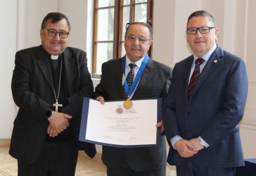 Kamel Harire Seda es el nuevo Profesor Emérito de la PUCV