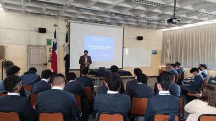 Profesor José Luis Guerrero imparte charla en el Colegio Rubén Castro