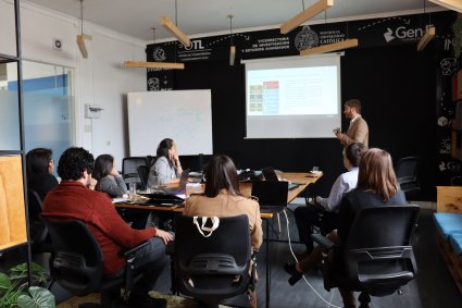 Equipo de la OTL PUCV recibe asesoría sobre patentes de invención