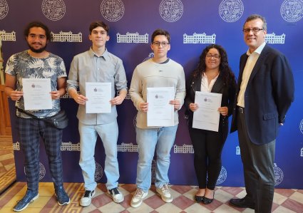 Estudiantes de ENE PUCV reciben reconocimiento por excelencia académica