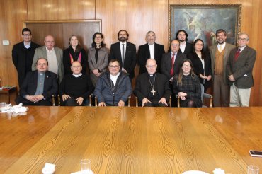 Nuncio Apostólico se reúne con Facultad Eclesiástica de Teología