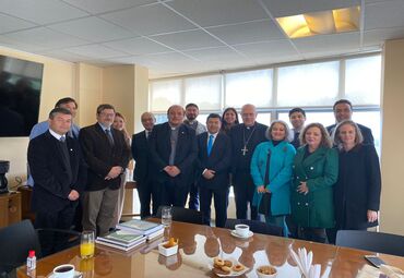 Nuncio Apostólico Alberto Ortega visitó la Facultad de Filosofía y Educación