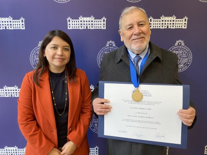 Profesor Luis Rodríguez recibe condecoración Fides et Labor al Mérito Académico