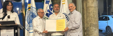 Director Hermann Manríquez recibe distinción de Huésped Distinguido de la ciudad de Santo Domingo