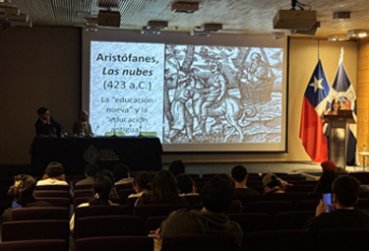 En PUCV Santiago, la Dra. Eva Tobalina realizó conferencia sobre la educación del ciudadano en la Antigua Grecia y Roma