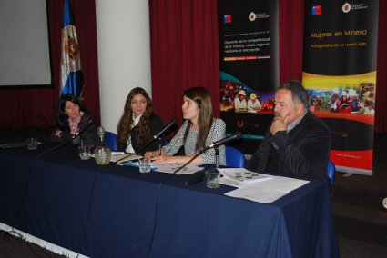 Realizan panel sobre incorporación de la mujer a la industria minera - Foto 3