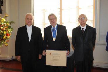 Alberto Van Klaveren recibió distinción “Doctor Scientiae et Honoris Causa” - Foto 1