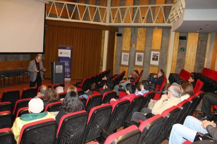 Profesor del IMUS presentó filme “Eroica” dentro de ciclo de cine organizado por la Facultad de Filosofía y Educación - Foto 1