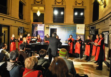 Coro Femenino de Cámara PUCV ofreció concierto sobre evolución de la música francesa - Foto 1