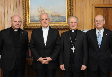Monseñor Angelo Vincenzo Zani visita la Pontificia Universidad Católica de Valparaíso - Foto 2