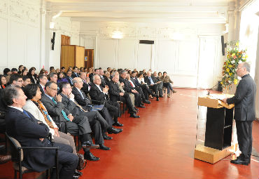 Monseñor Angelo Vincenzo Zani visita la Pontificia Universidad Católica de Valparaíso - Foto 1