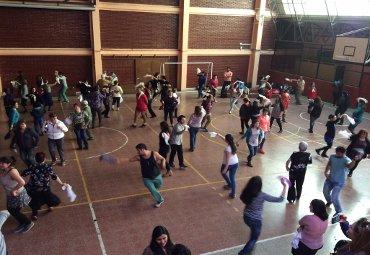 Más de 100 personas llegaron a aprender cueca a la Iglesia La Matriz - Foto 1