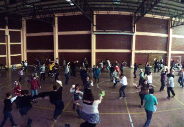 Más de 100 personas llegaron a aprender cueca a la Iglesia La Matriz - Foto 2