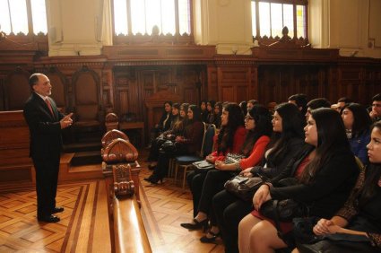 Estudiantes de Derecho PUCV participan de Pasantía en la Corte Suprema - Foto 1