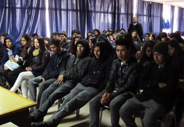PACE PUCV realiza primera reunión de acompañamiento con comunidades escolares en liceo de Algarrobo - Foto 2