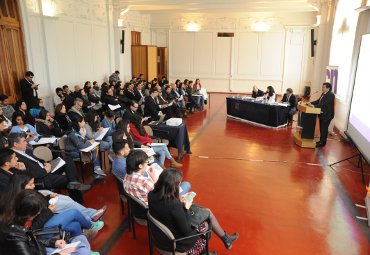 Debaten sobre pluralismo, regiones y descentralización en la PUCV - Foto 2