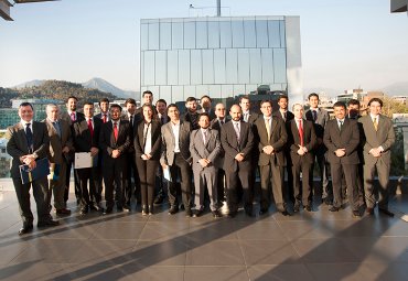 Alumnos del 1° Diplomado en Ingeniería Ferroviaria que se realiza en Chile reciben su certificación - Foto 1