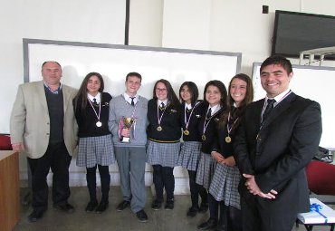 Colegio Altazor ganó el Tercer Encuentro Interescolar Regional “Debatiendo Historia” - Foto 1