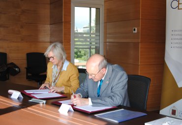 Se firma convenio entre la Pontificia Universidad Católica de Valparaíso y la Scuola Italiana “Vittorio Montiglio” - Foto 1