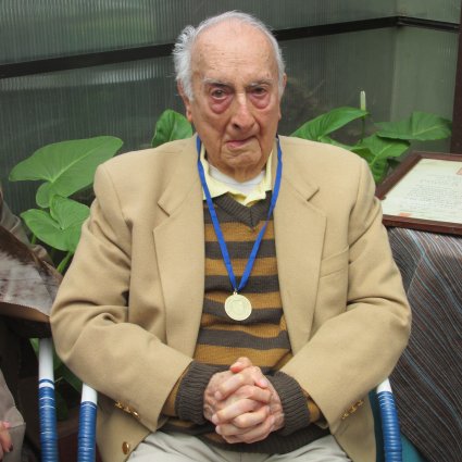Ingeniero Químico PUCV es condecorado a los 99 años de edad - Foto 1