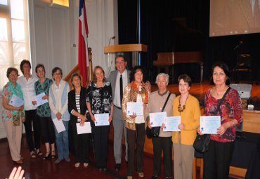 Programa de Educación para Adultos Mayores realiza homenaje a profesor Luis Nicolini - Foto 4