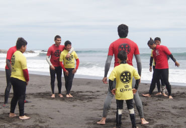 Escuela de Educación Física desarrolla proyecto de surf para niños en riesgo social - Foto 2