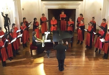 Marzo: Nutrida agenda de conciertos de música sacra del Coro Femenino de Cámara PUCV - Foto 1