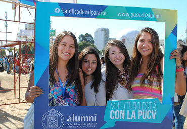 Red Alumni PUCV participa en bienvenida novata 2016