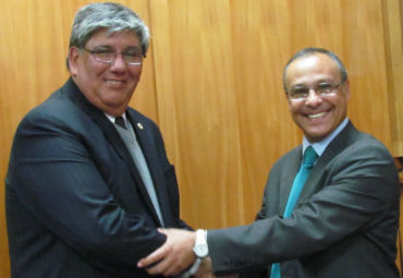 Facultades de Ingeniería y de Filosofía y Educación firman convenio de colaboración - Foto 1