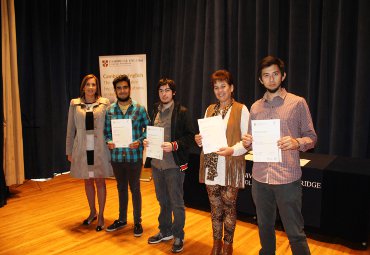 Inglés: PUCV entrega certificaciones de la Universidad de Cambridge a 72 alumnos - Foto 2