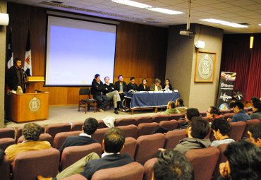 Instituto de Geografía y Observatorio Valparaíso realizan foro a dos años del gran incendio - Foto 1