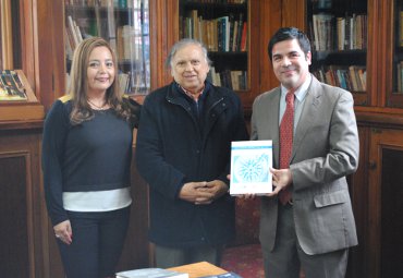 Ediciones Universitarias de Valparaíso dona 60 textos a Archivo Histórico de la PUCV - Foto 2