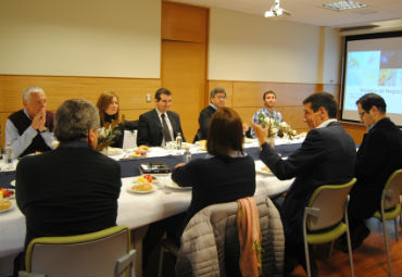Alcaldes y representantes de municipalidades de la Región Metropolitana se reunieron en el CEA - Foto 2