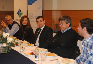 Alcaldes y representantes de municipalidades de la Región Metropolitana se reunieron en el CEA - Foto 1