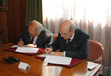 PUCV y Centro de Estudios Regionales suscriben convenio de cooperación - Foto 1