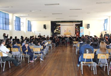 PUCV realiza donación de material bibliográfico a Liceo Matilde Brandau de Ross de Valparaíso - Foto 2